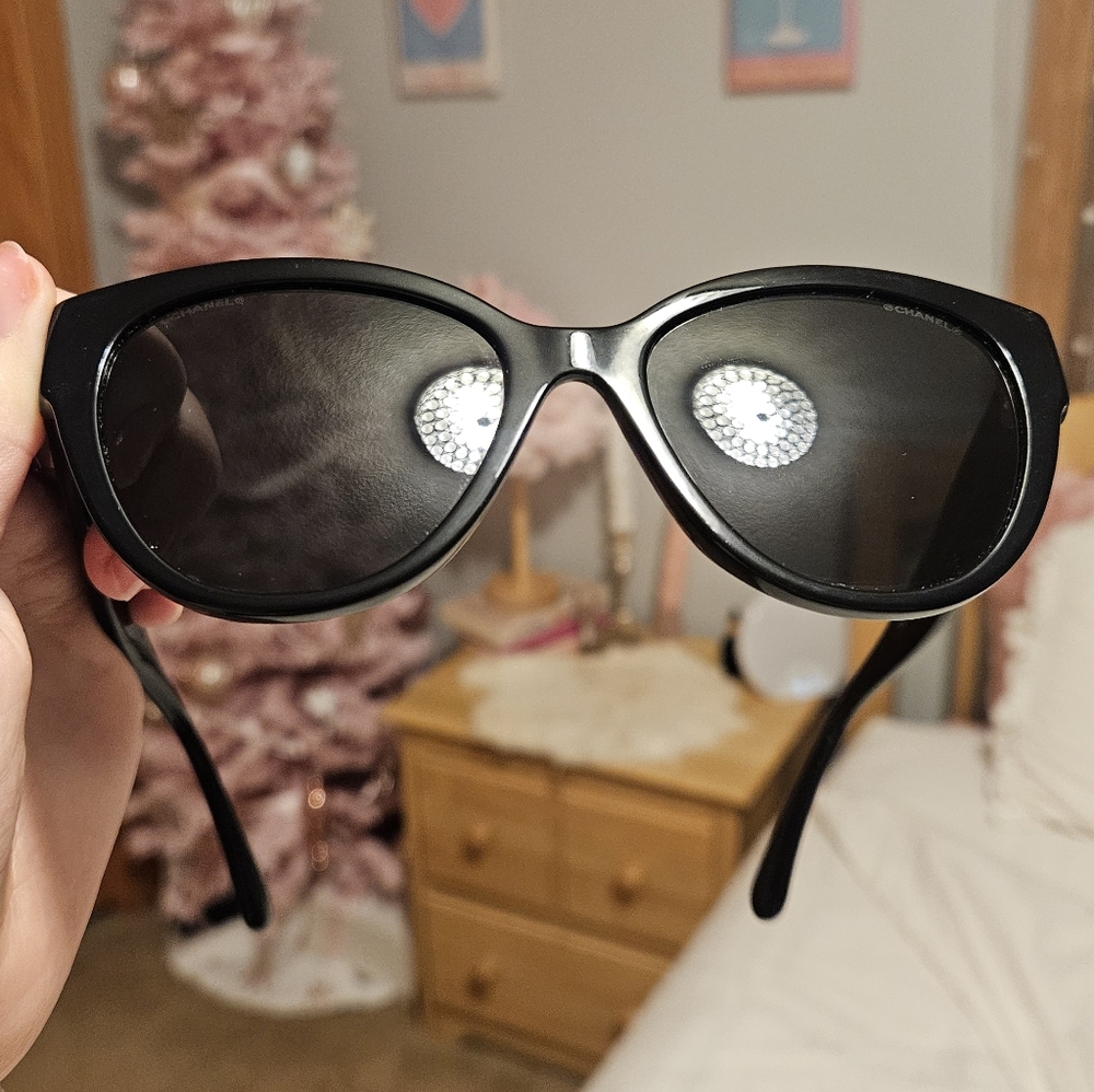 CHANEL Black Heart Logo Sunglasses - Picture 10 of 16